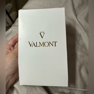 Valmont travel set
Brand new never opened products